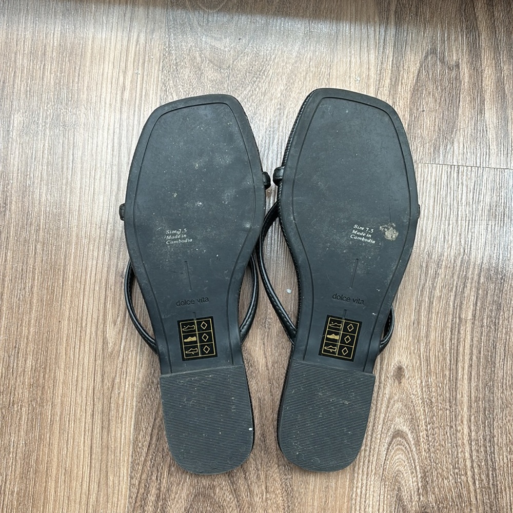 Dolce Vita Lucca flip flop sandal - Picture 2 of 2